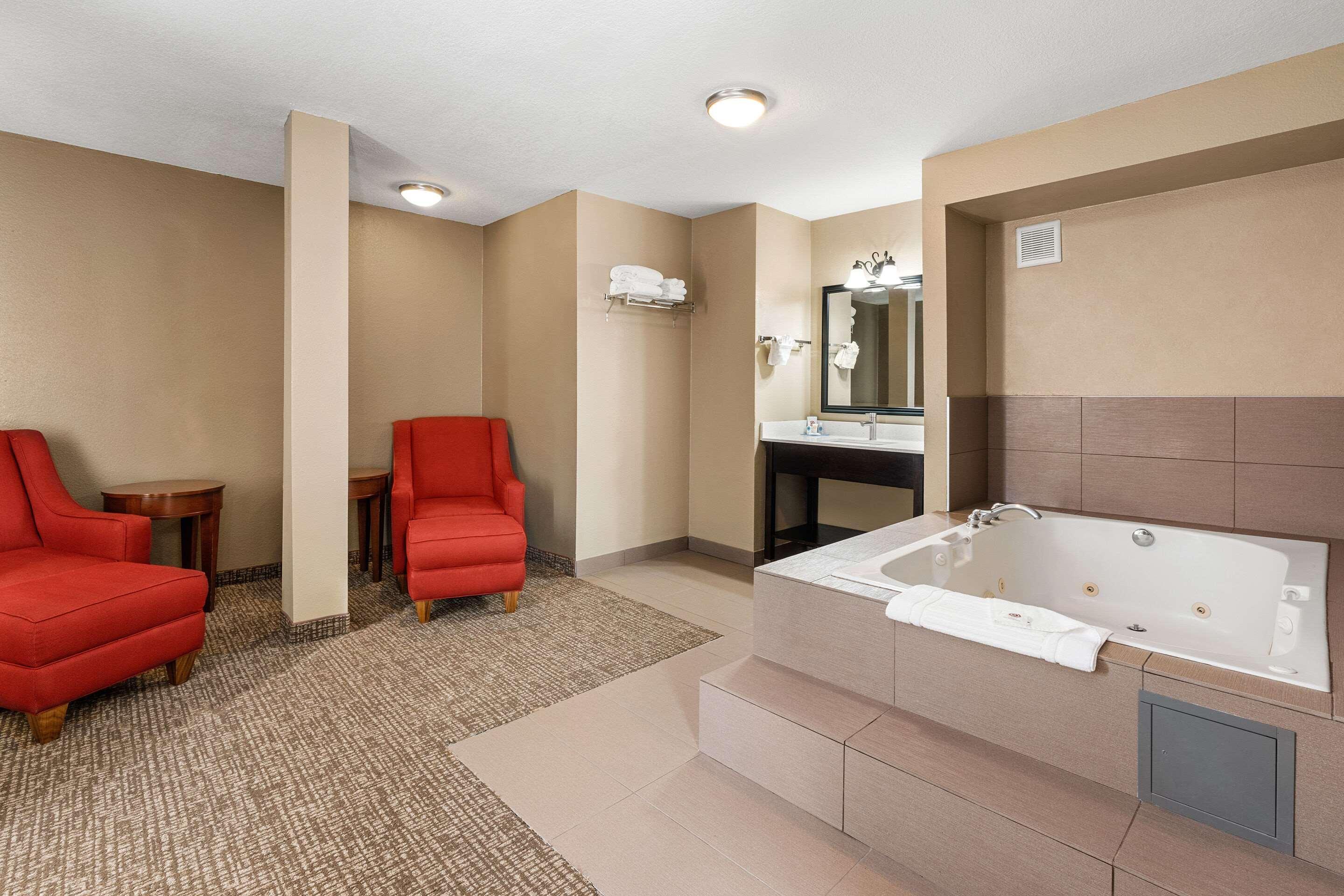 Comfort Inn & Suites Vancouver Downtown City Center Экстерьер фото