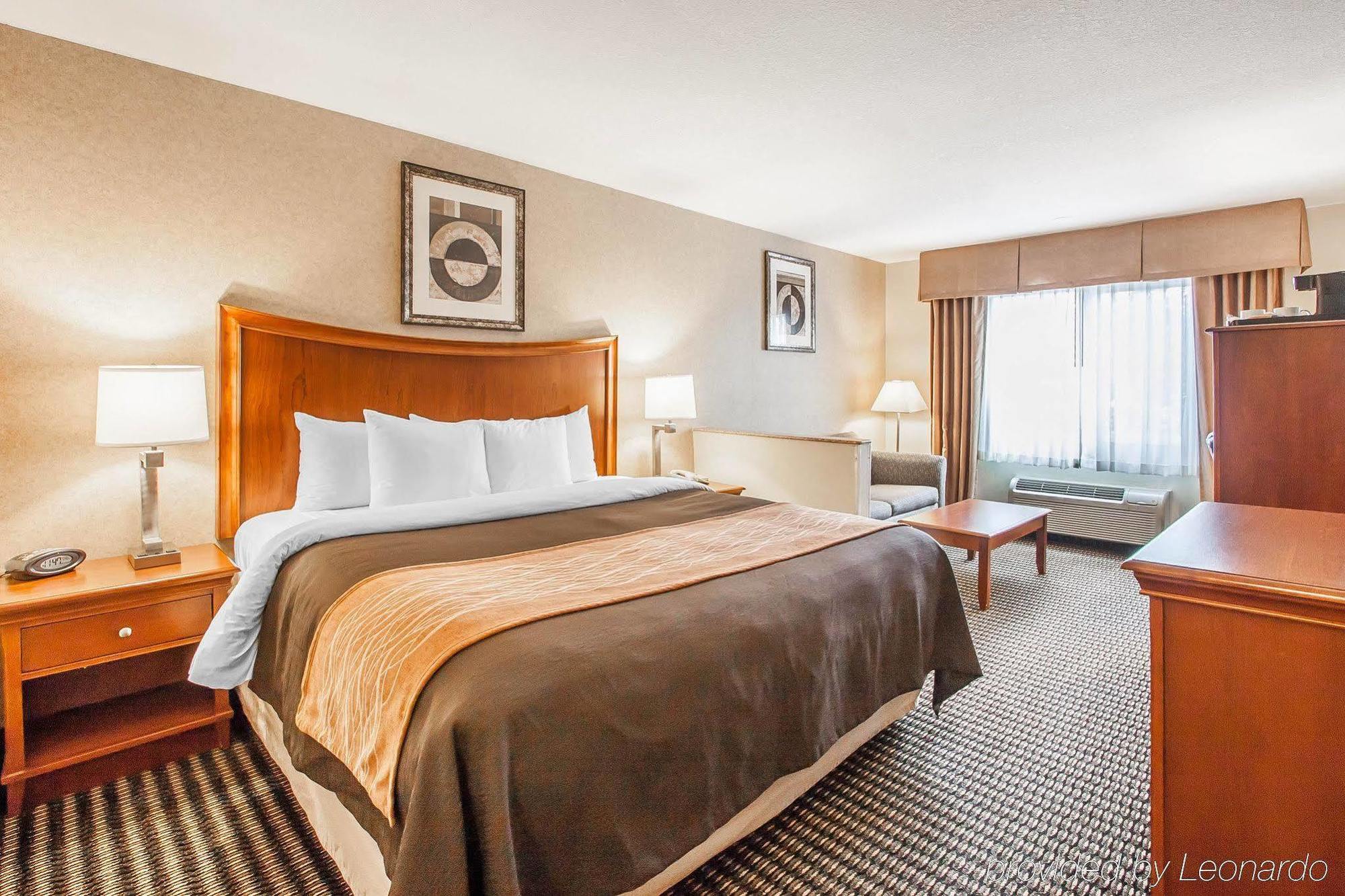 Comfort Inn & Suites Vancouver Downtown City Center Экстерьер фото